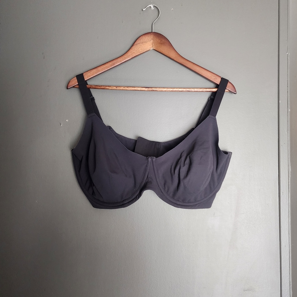 Skims Black Seemless Underwire Soft T Shirt Bra. Black Size 42DDDD